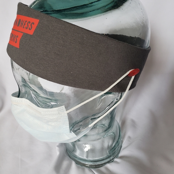 Button Headband - Picture 5 of 6